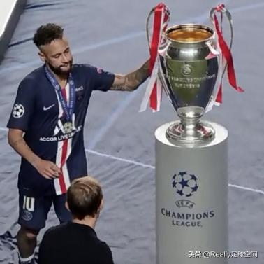 外媒：巴黎圣日耳曼通知官方商店，做好梅西加盟的准备