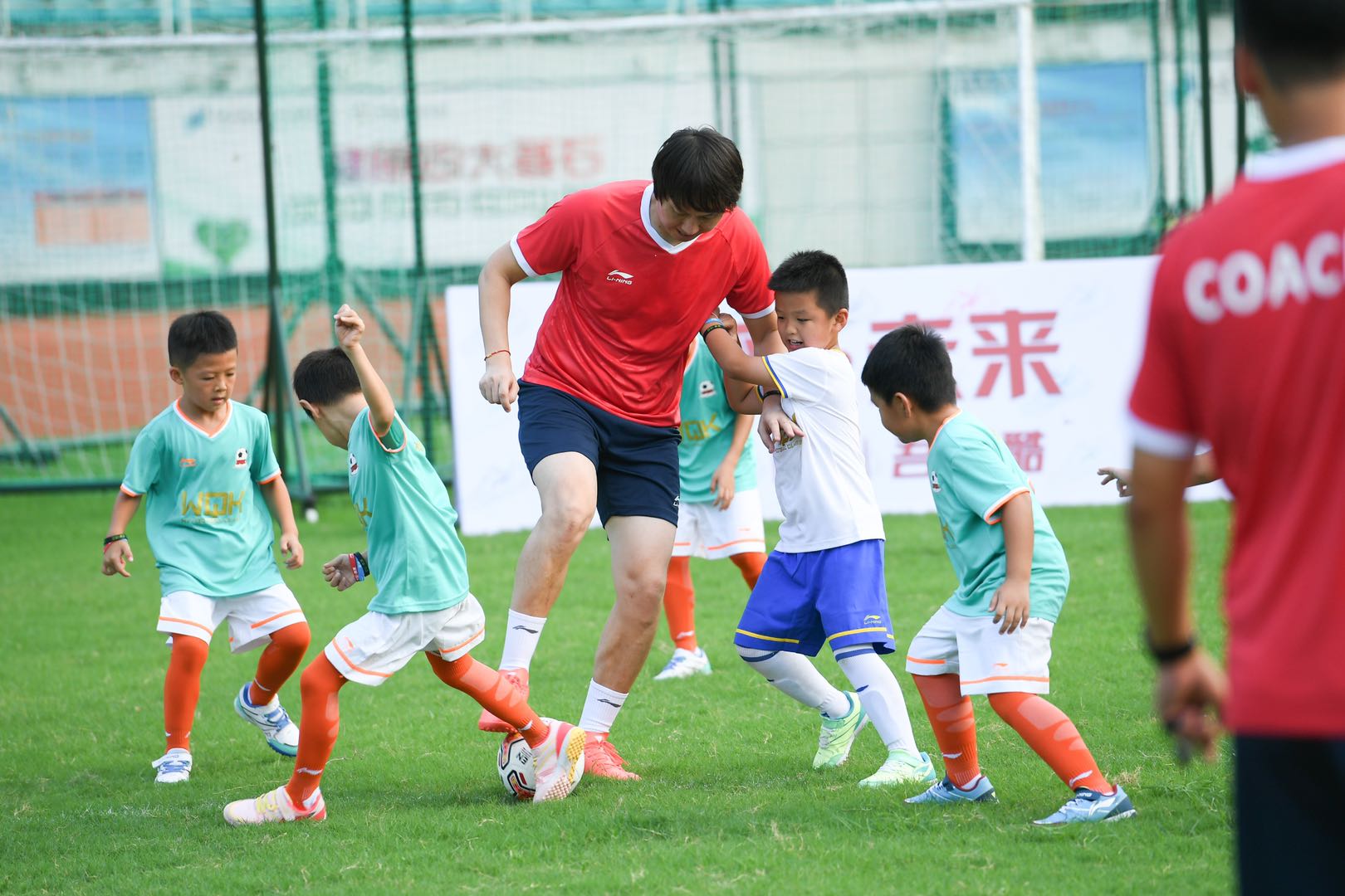 李宁李铁二代足球鞋袋鼠皮,李宁足球鞋短钉水墨