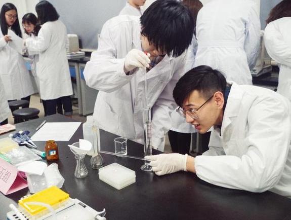 二本医学院的医学生有出路吗,二本院校医学有必要报考吗