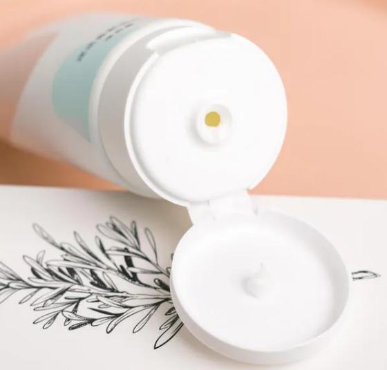 总算为国货争了口气，98.21%除螨率的洗面奶，张馨予也爱用