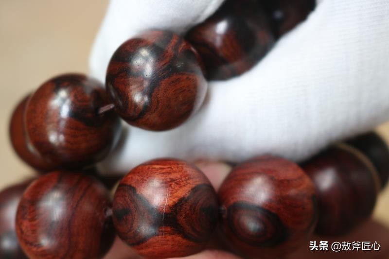 黄花梨鉴别真假只需3秒,海南黄花梨用酒精泡咋分真假