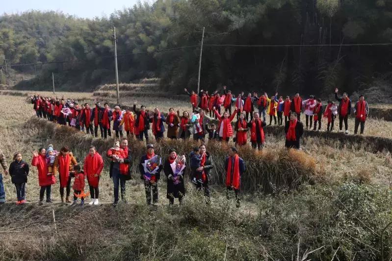 我筹备了村里有史以来第一场春节团拜会，连记者都吸引来了