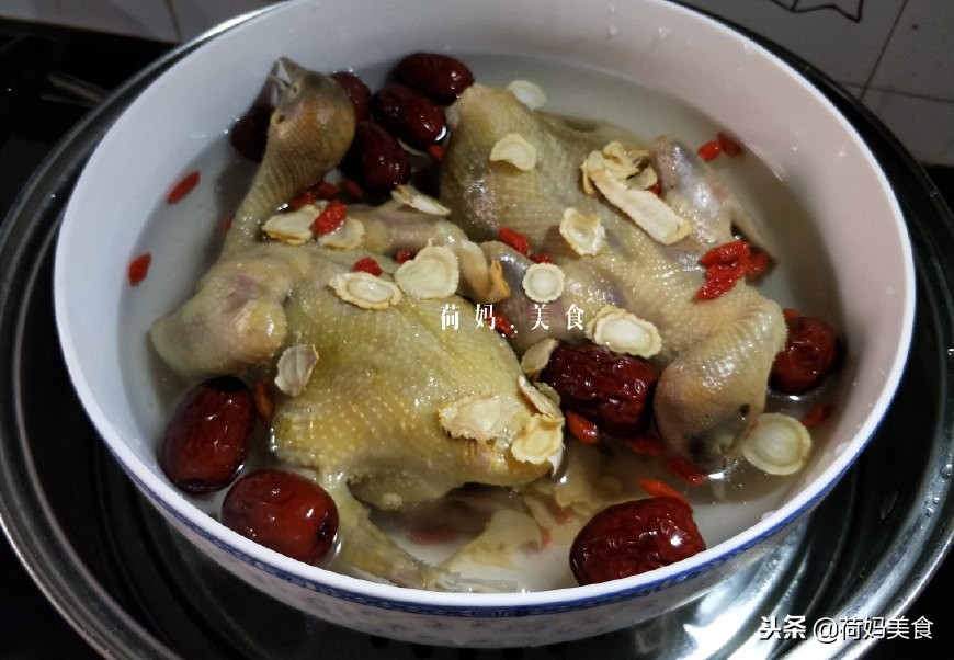 炖鸽子不要焯水是什么意思,炖鸽子需要改刀吗