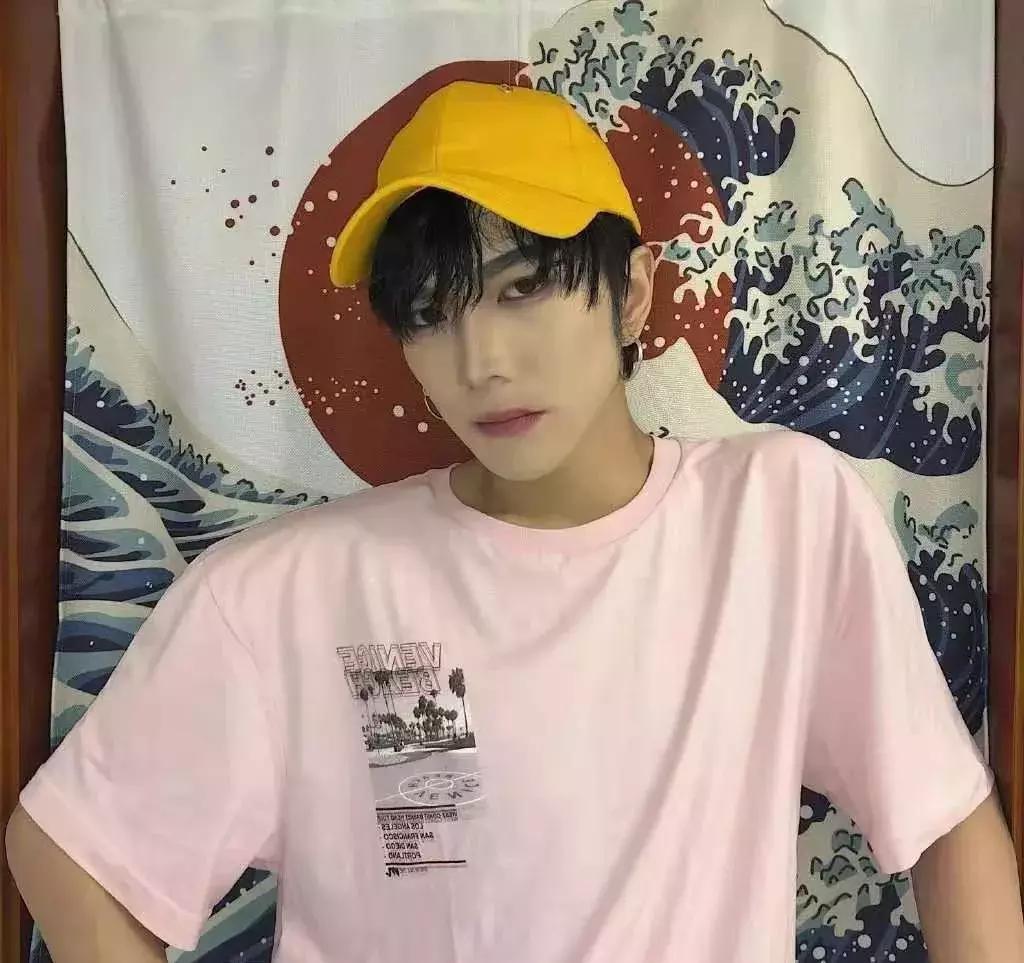 先天性唇裂男孩被抛弃,先天唇裂从小被母亲抛弃