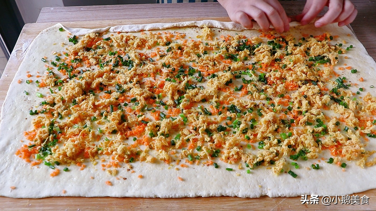 玉米面最好吃的做法加2个鸡蛋,少油玉米面大饼子