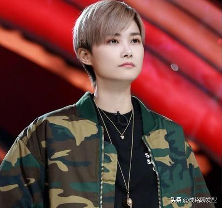 40岁国字脸女士适合什么短发型,40岁国字脸女性适合什么发型