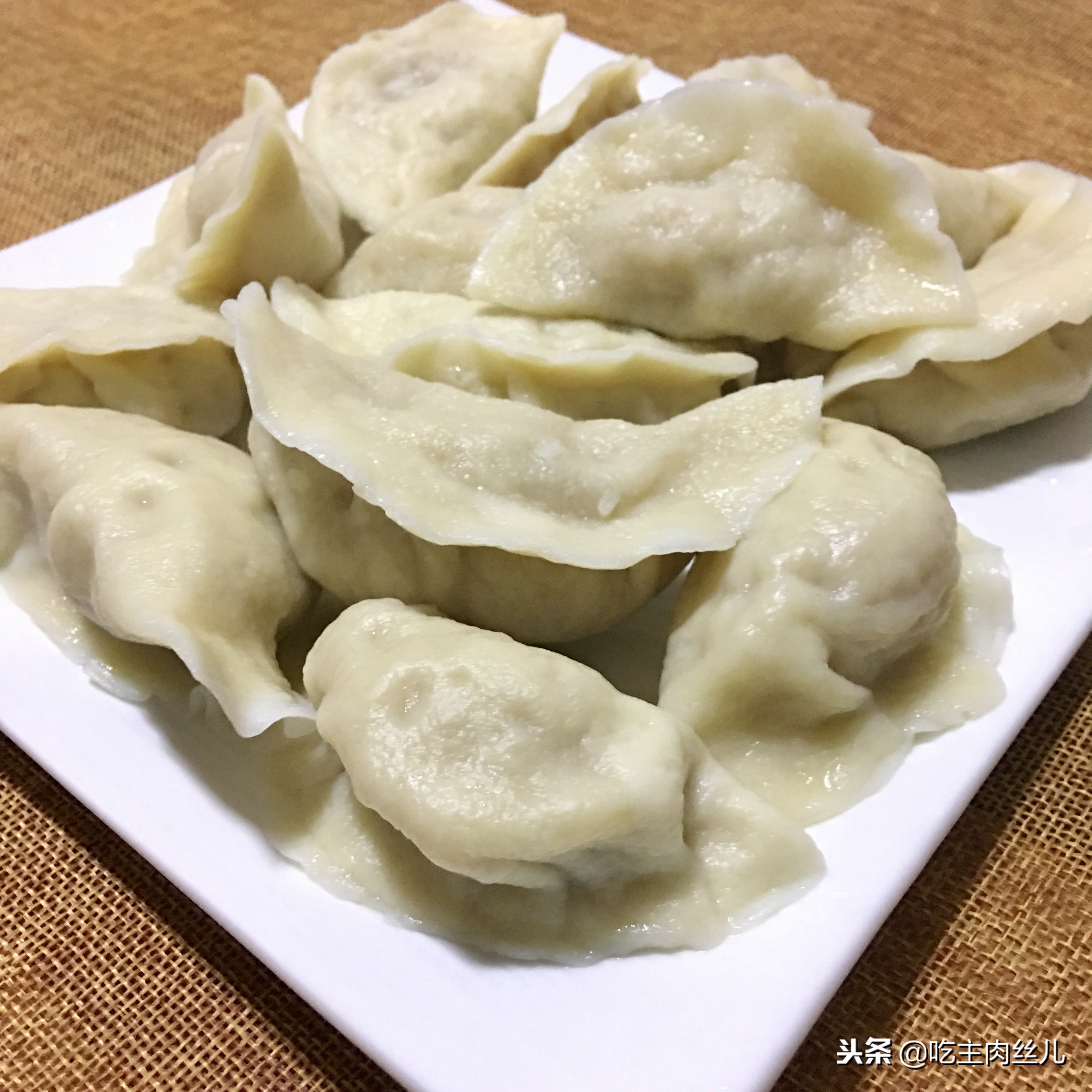 饺子皮不硬的秘诀,饺子皮不粘的小窍门