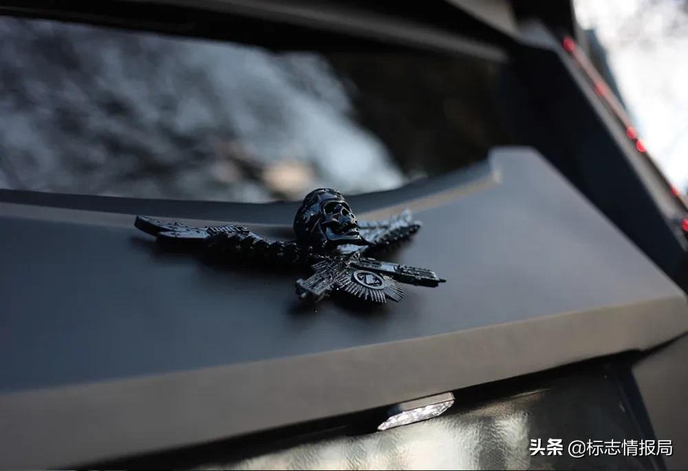 骷髅轰炸机！这应该是世界上最「硬核」的车标了