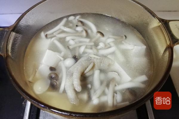 它是女性最佳“暖宫菜”，缓解宫寒，远离姨妈痛睡得香