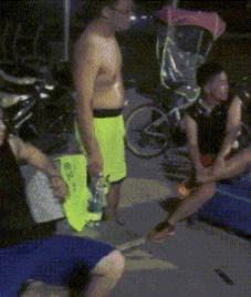 野球场上那些奇葩的造犯规,野球场恶意犯规集锦