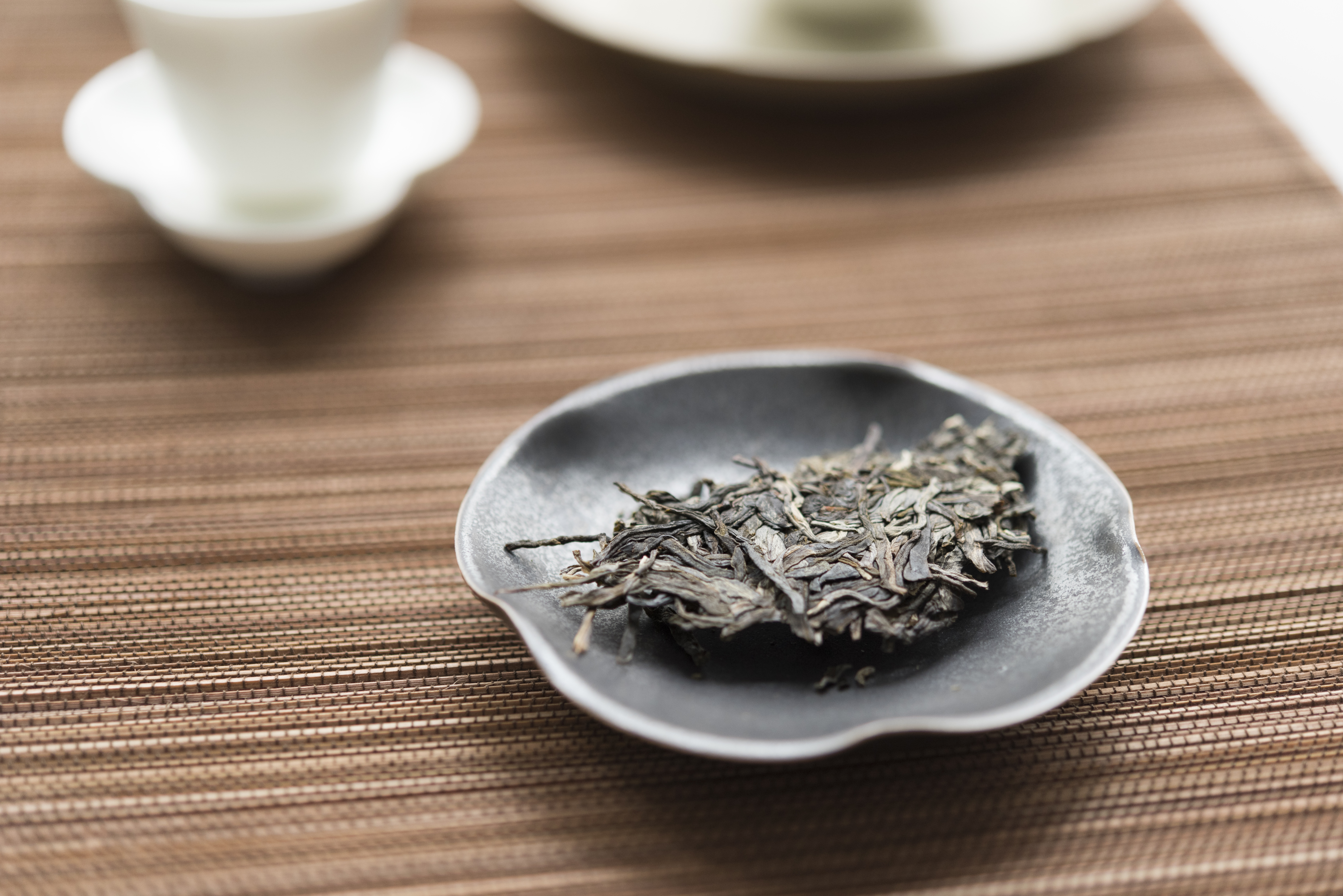 普洱七子饼是红茶系列吗,普洱茶饼叫七子饼