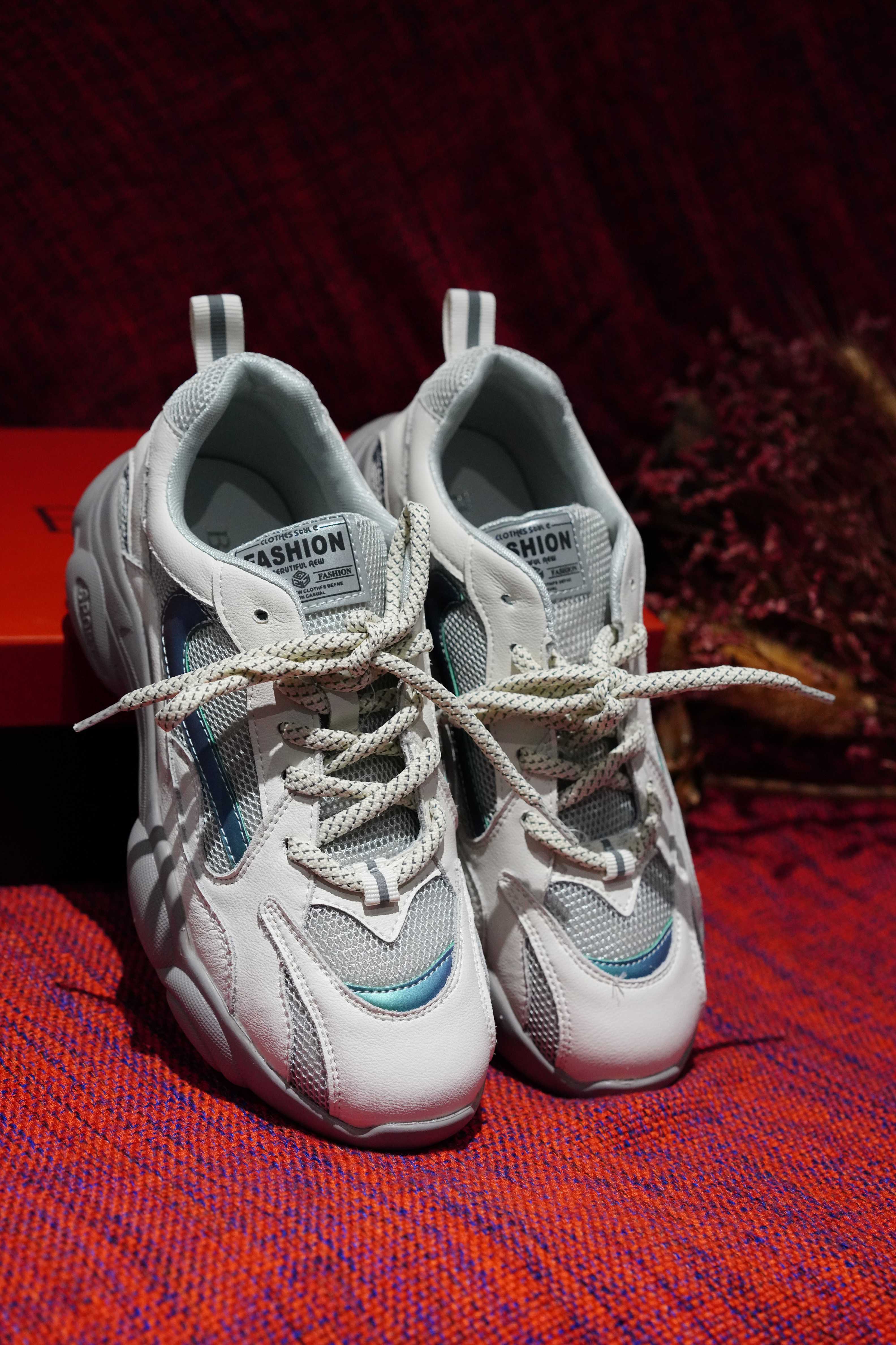 夏季哪款老爹鞋穿显脚秀气,最洋气夏季老爹鞋