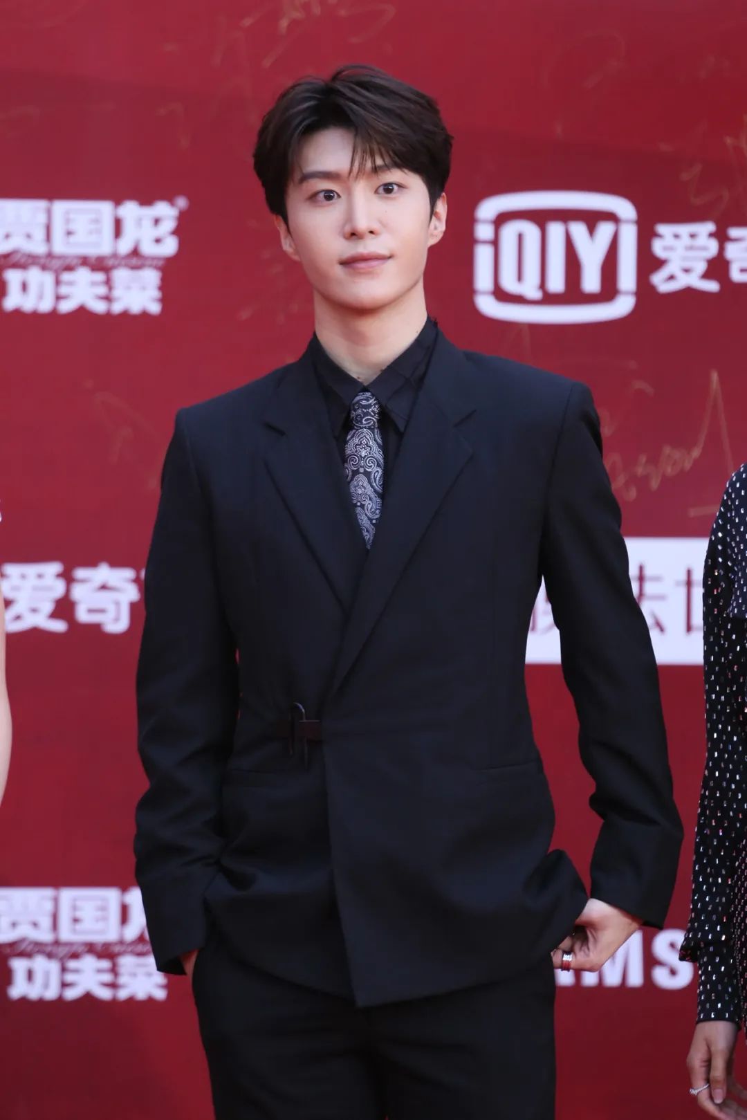 陈坤和巩俐走红毯颁奖,巩俐戛纳红毯惊艳全球