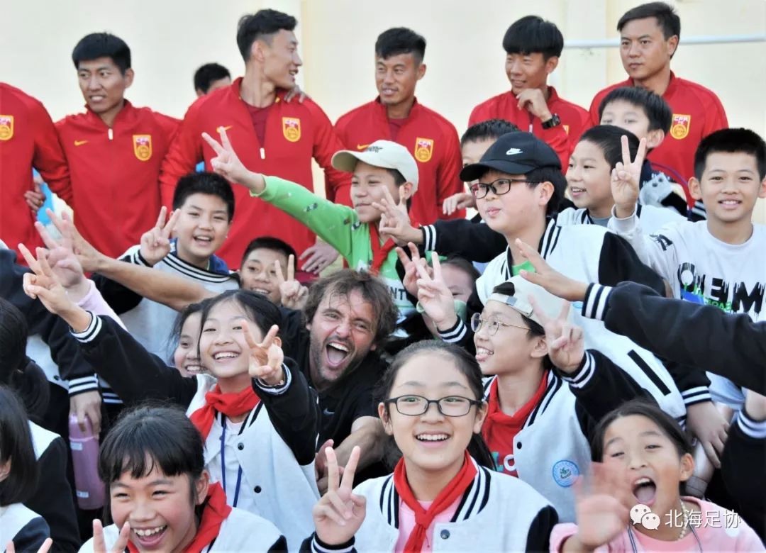 与世界沙足巨星同场竞技,北海校园足球小将够牛