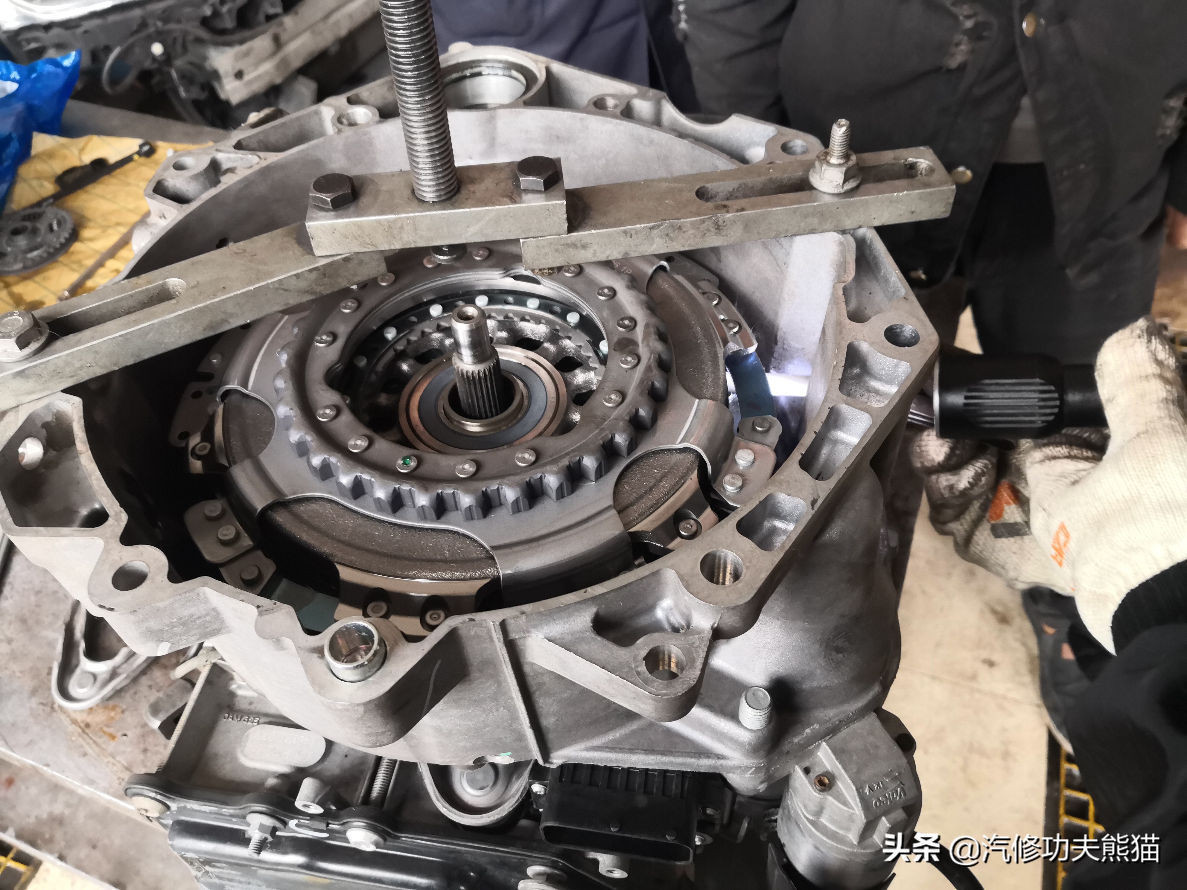 dsg双离合起步抖动有异响,大众帕萨特3.0v6发动机烧机油