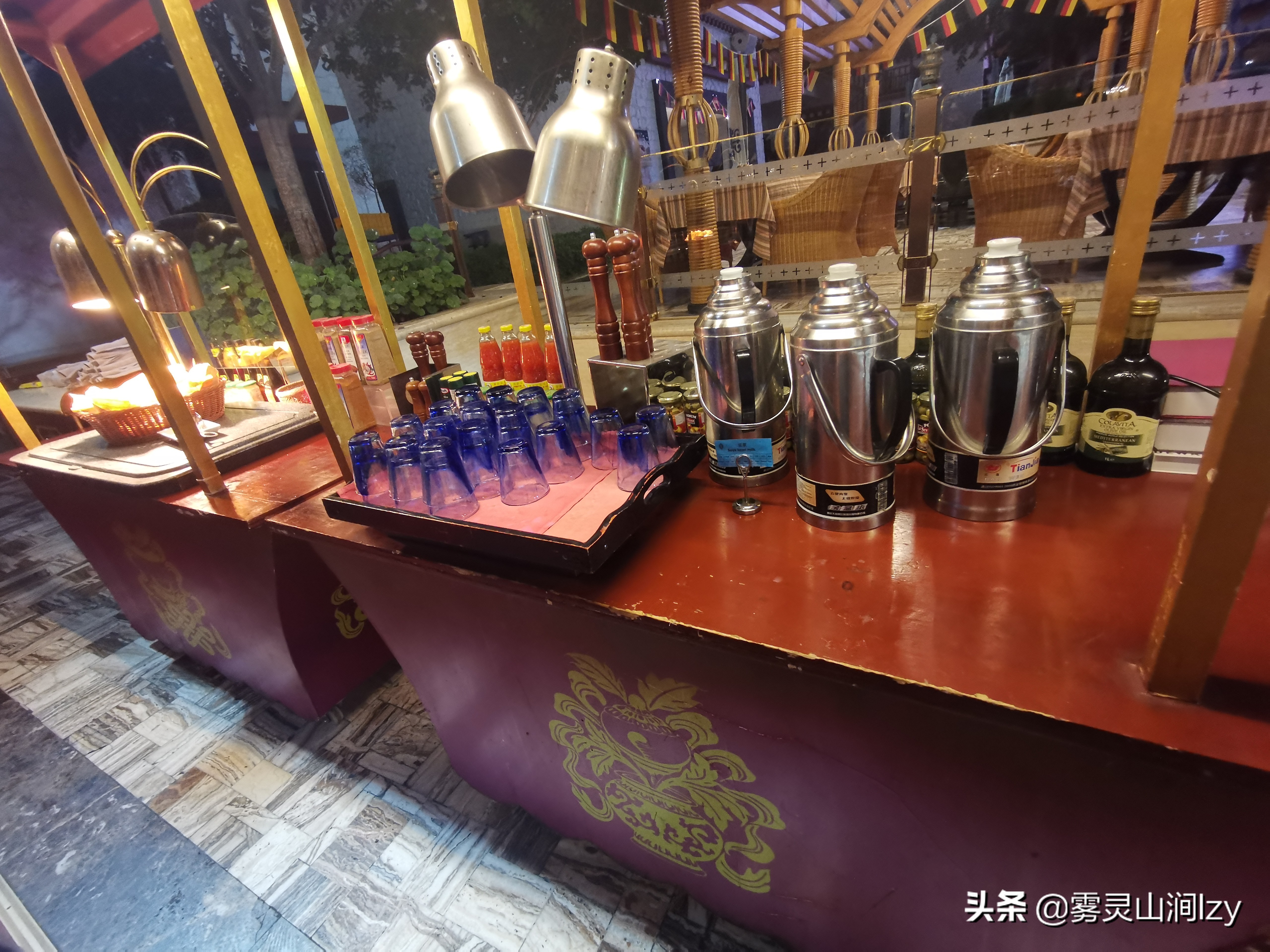 蓝天白云下的雪域高原布达拉宫,蓝天之下日光之城简介