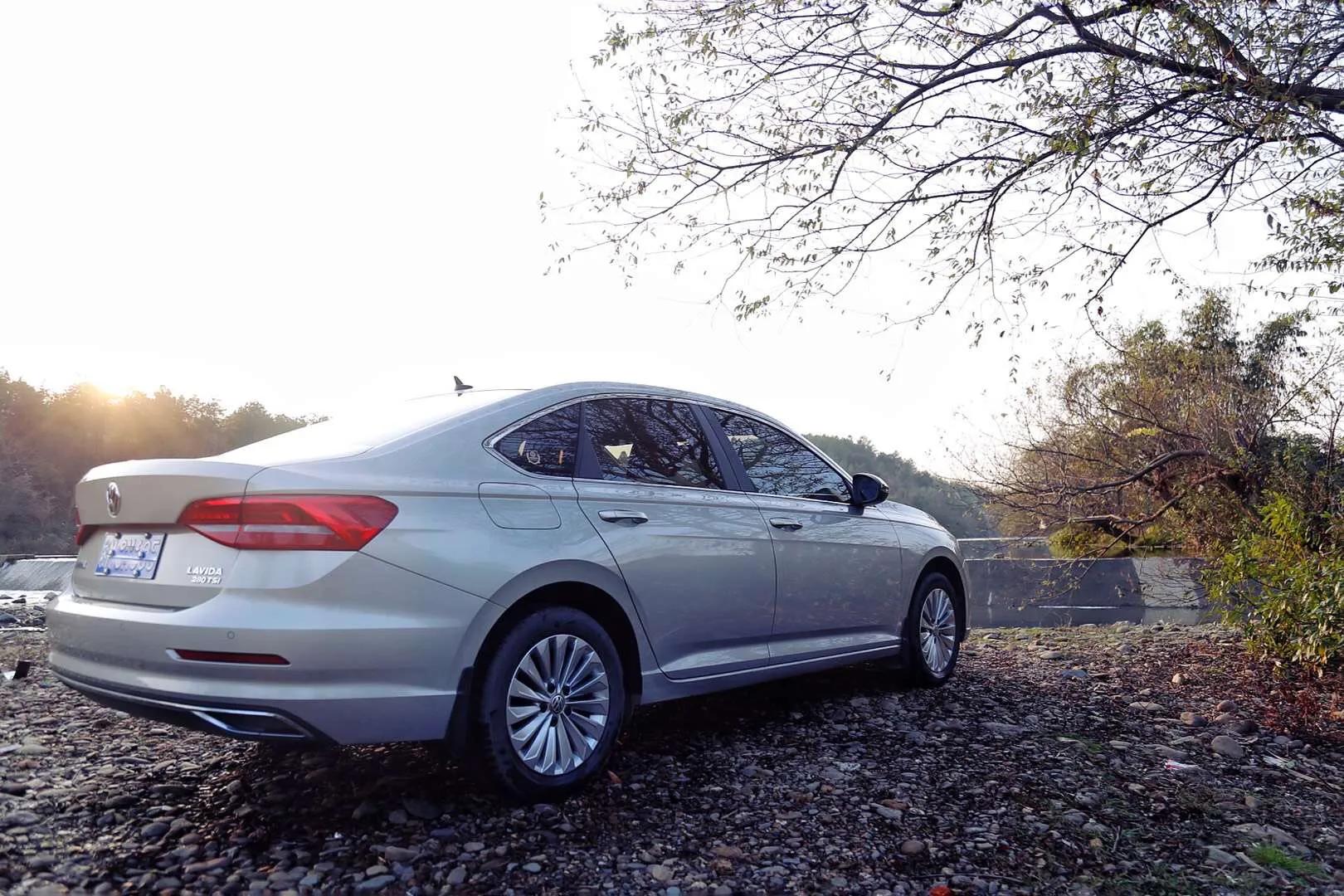 大众朗逸plus1.4t豪华版打蜡,朗逸plus1.5l自动舒适版闪金漆