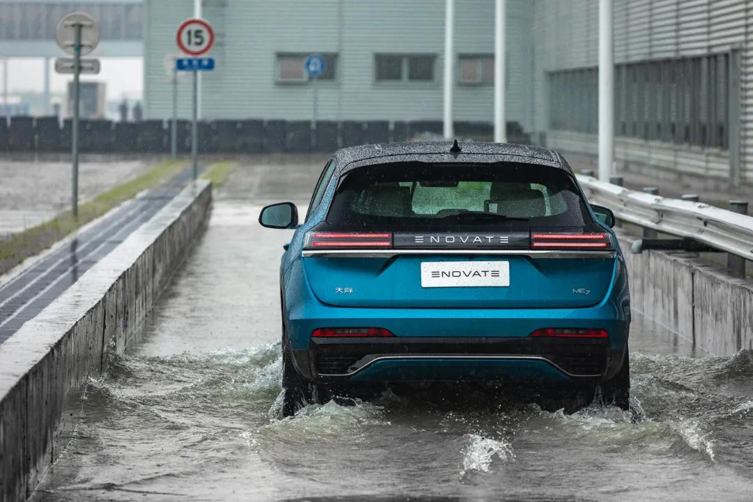 奥迪e-tron2021款50quattro豪华型,奥迪e-tron2019年最好的电动suv