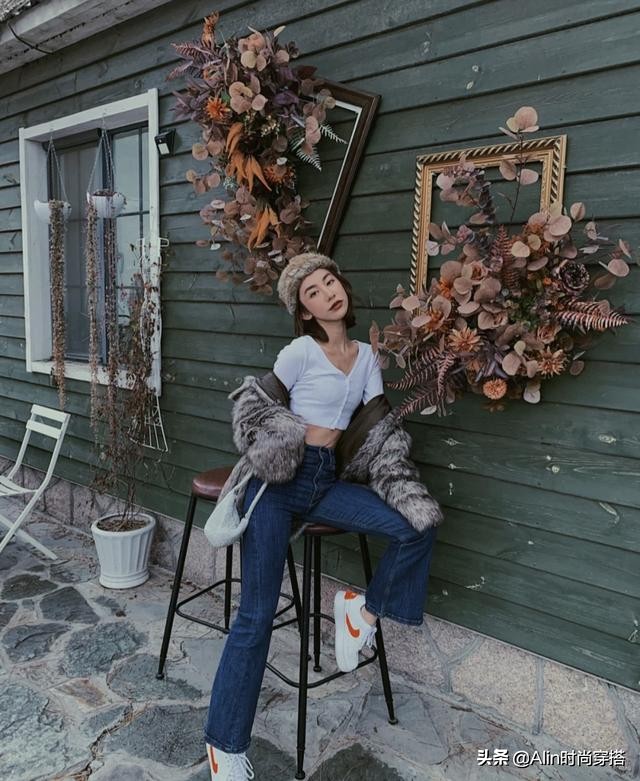 小姐姐不光会穿搭，拍照姿势也是真的nice