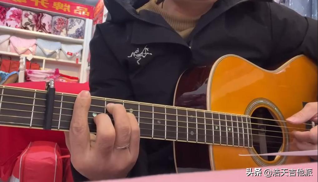 自学吉他要多久才能自己弹,自学吉他一个月能弹成什么样