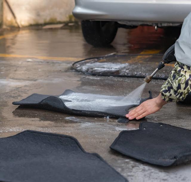 汽车脚垫怎么打理卫生,汽车脚垫如何洗掉