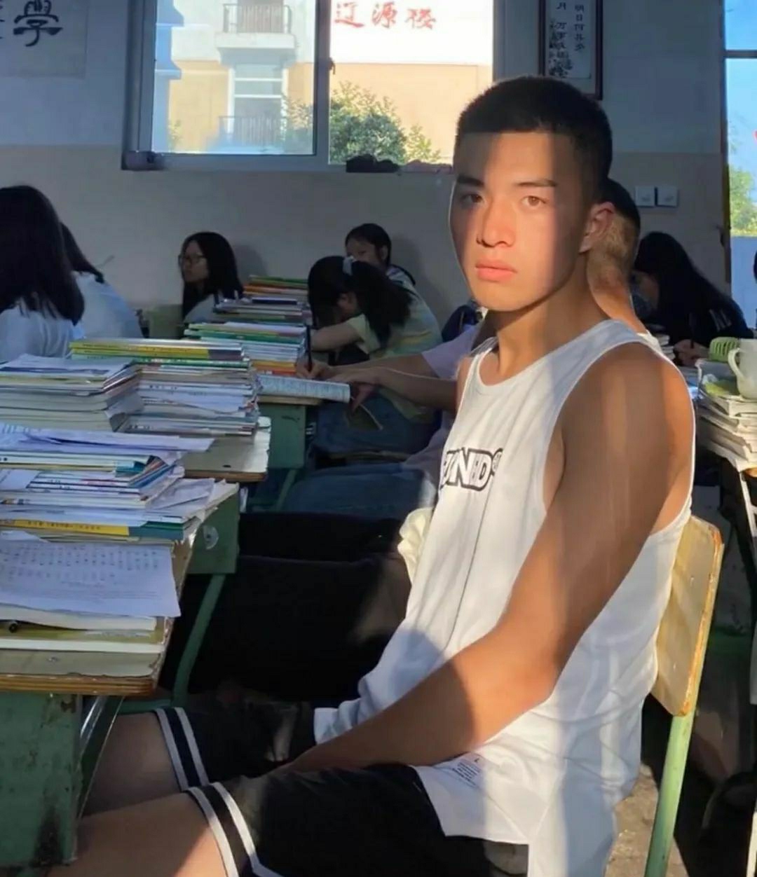 成都街拍长腿小哥哥,成都长腿男