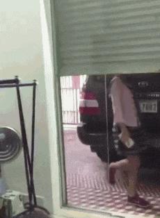 高铁上一位阿姨,高铁40岁老阿姨踢我怎么办