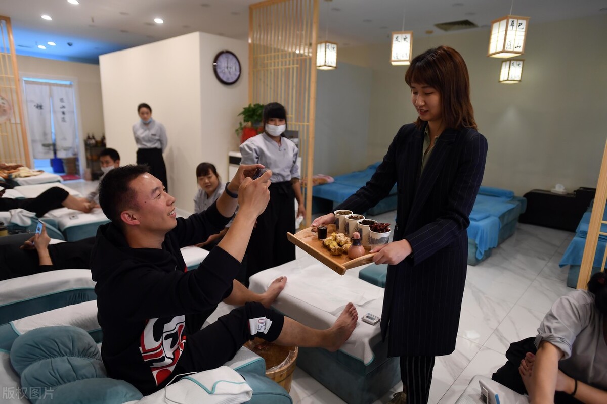 河南老板开养生馆,足疗免费做还能年赚160万?这老板套路太深了