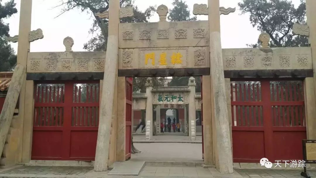 观赏曲阜的孔府孔庙孔林后的感受,曲阜的孔府和孔庙哪个更适合参观