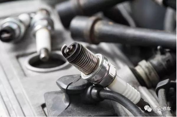 火花塞四个一起换还是换一个,火花塞为啥只坏两个