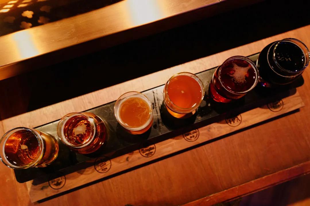 青岛即可以看海还能吃海鲜的地方,去青岛吃好海鲜看大海心情自然好