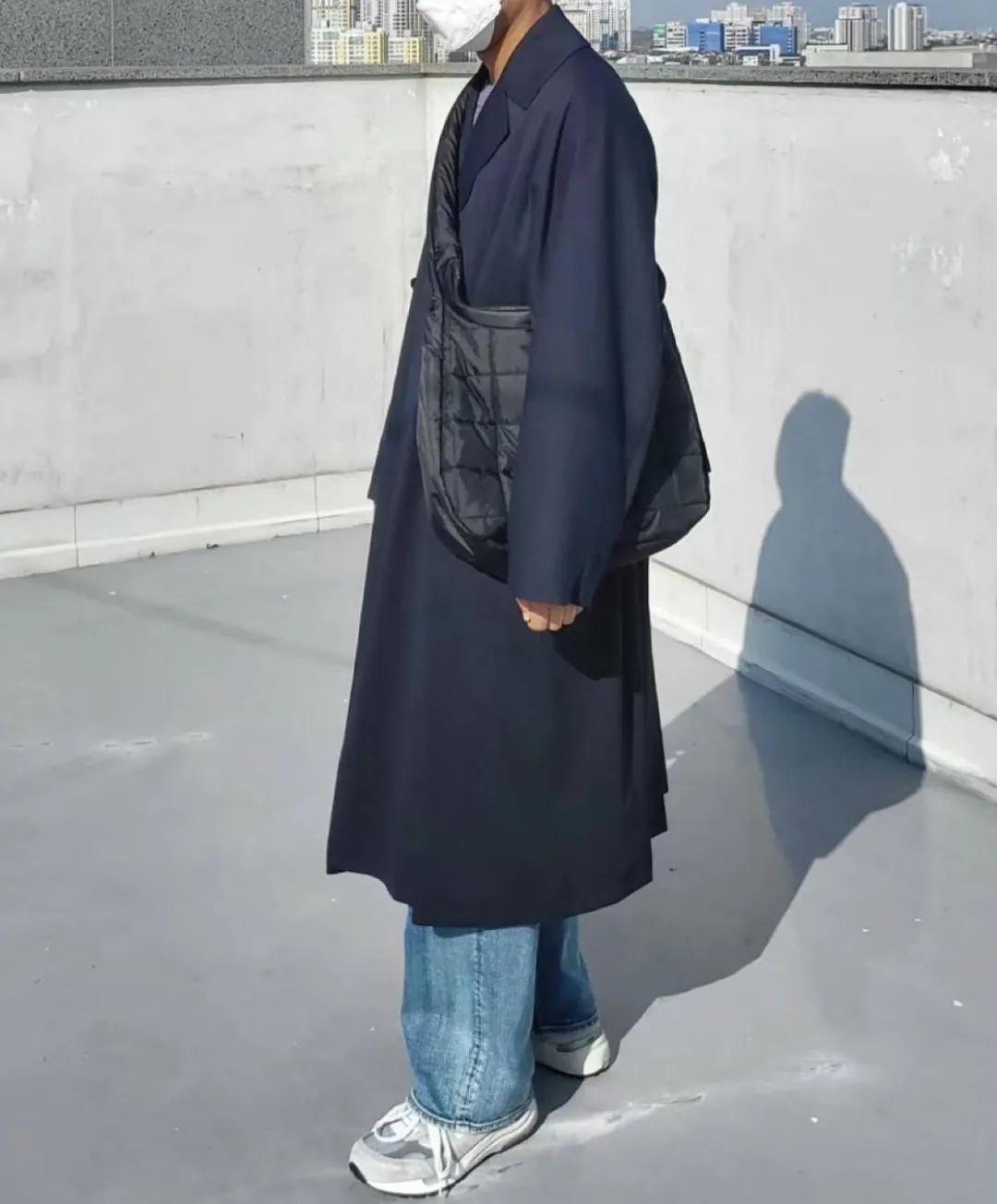 灰色运动鞋是什么梗,灰色运动鞋新百伦搭配