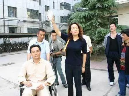 王伯昭被张卫健谢霆锋打片段,张卫健谢霆锋去医院看王伯昭了吗