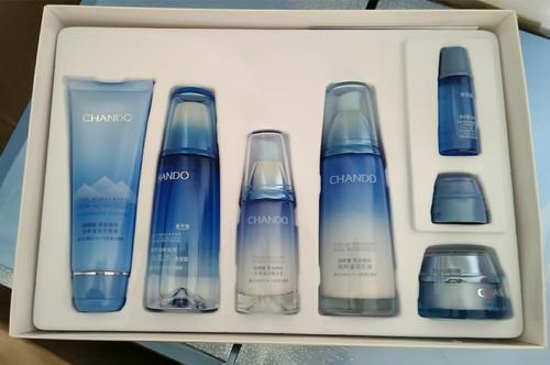 自然堂珀莱雅韩束的水乳最好,珀莱雅韩束自然堂哪个好