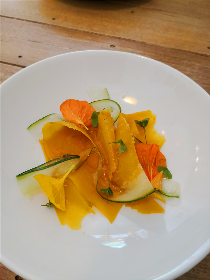 新西兰总理府前吃素食