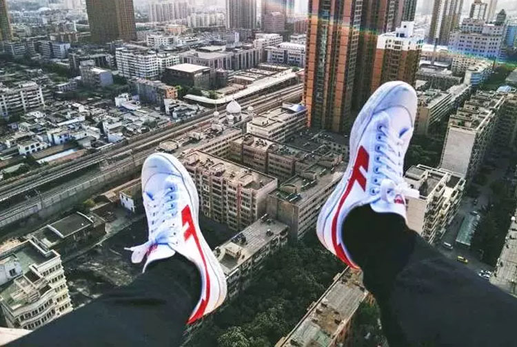 回力与飞跃有什么区别,回力帆布鞋和匡威的有什么区别