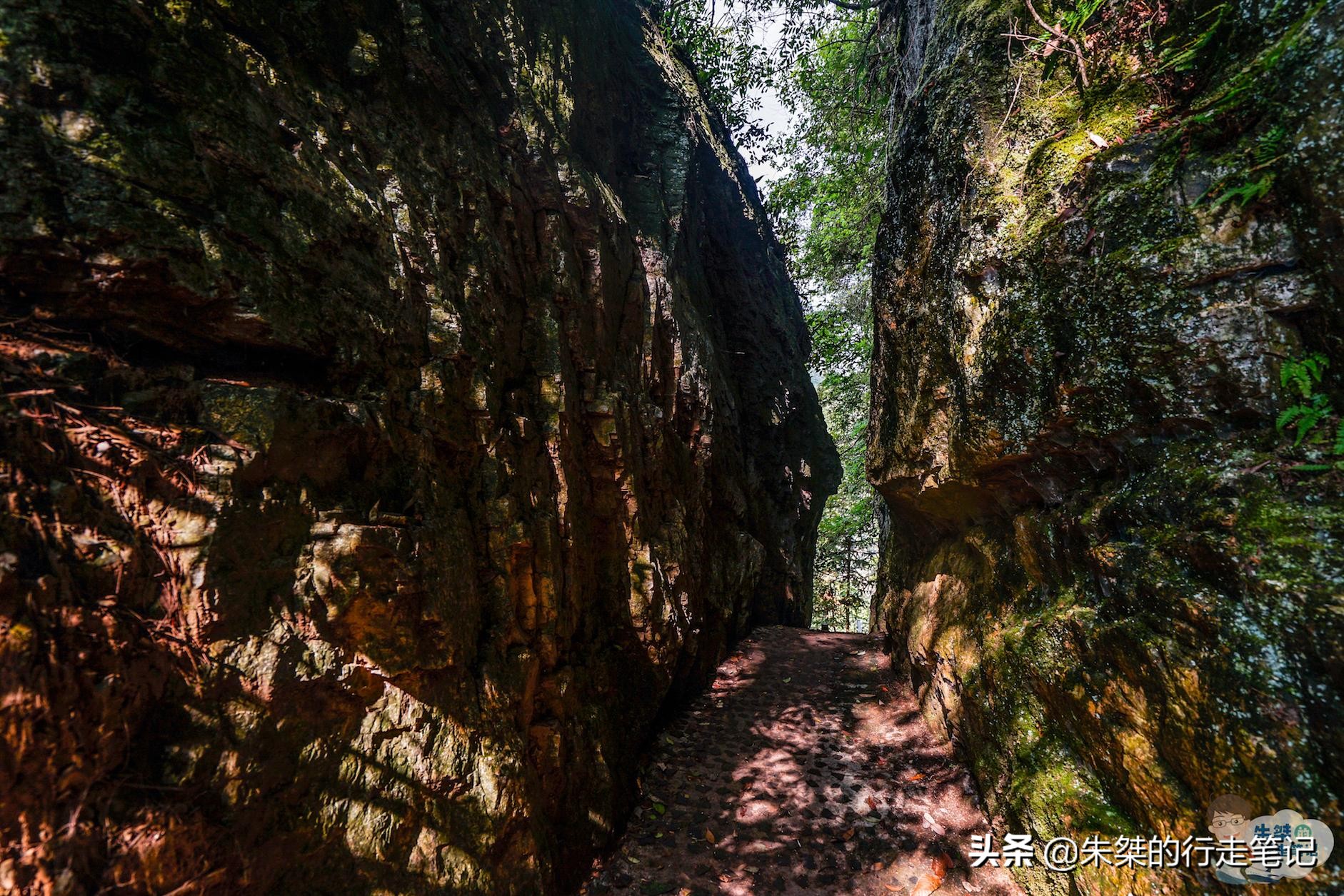 皖西大裂谷有很多山洞,皖西大裂谷景区
