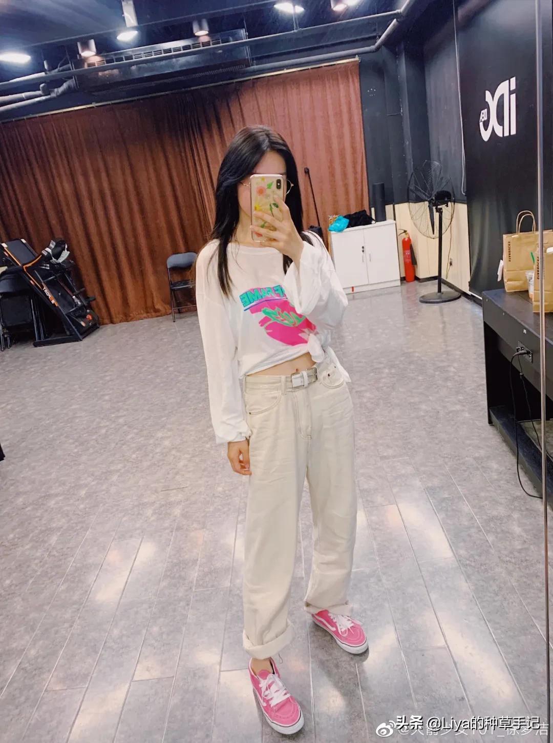 穿错卫衣显胖,宽松卫衣怎么搭配帆布鞋