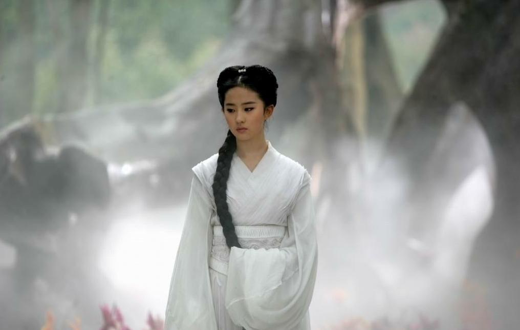 黄衫女子跟尹志平有关吗？她到底是小龙女还是郭芙的后人？