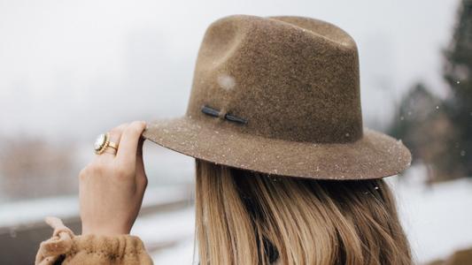 发缝变宽头发变少怎么办,长期披头发发量会变多吗