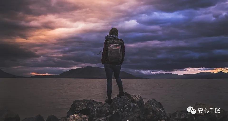 疫情教会我们的，不光是抢口罩摆地摊，还有成熟