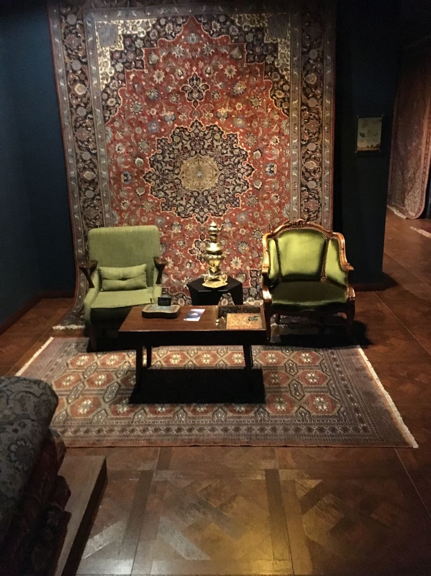 伊朗买手靠地毯年入600万，疫情后第一件事是“吃火锅”