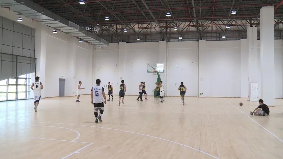 万人广场恒温游泳馆,万人体育场游泳馆