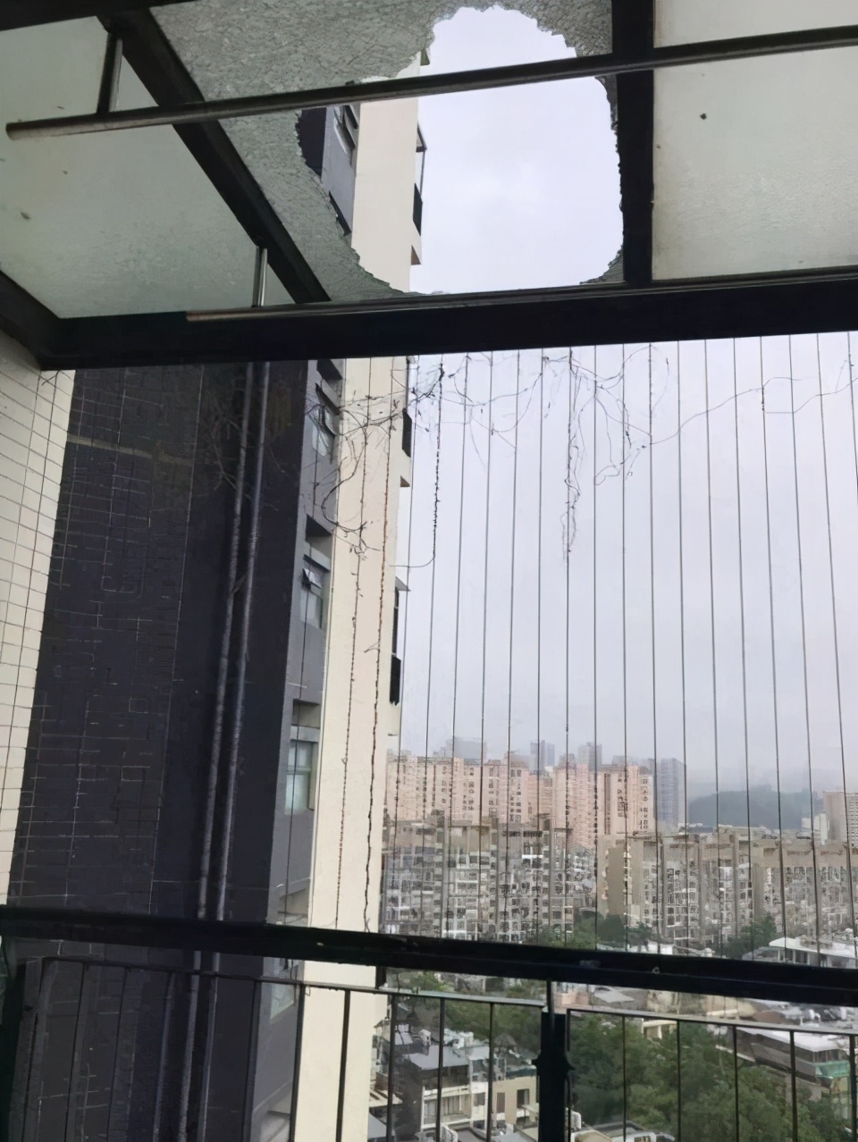 家用钢化玻璃雨棚,家用雨棚用多厚的玻璃