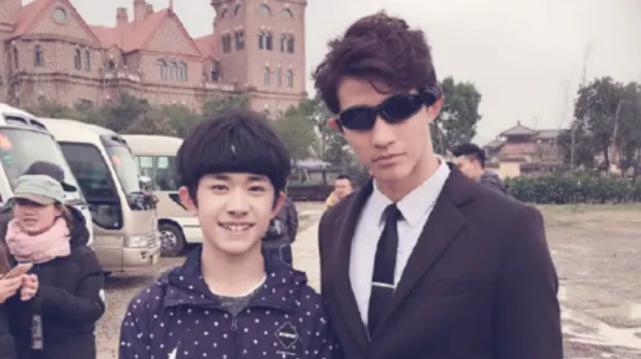 《庆余年》燕小乙是《全员加速中》的黑衣人,易烊千玺对他最熟