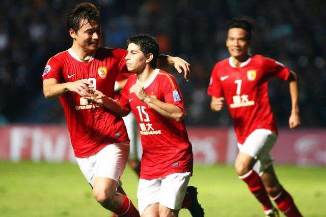 李章洙换下孔卡,孔卡与李章洙