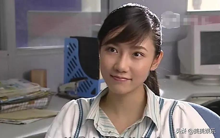 杨烁被曝酒店密会,杨烁深夜和女子一同回女方家