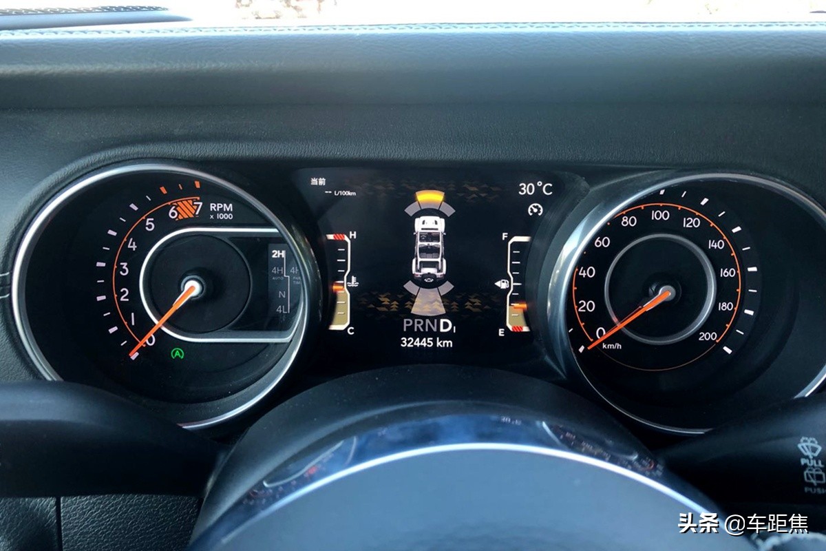 感受牧马人第一视角,牧马人沉浸式体验白色内饰