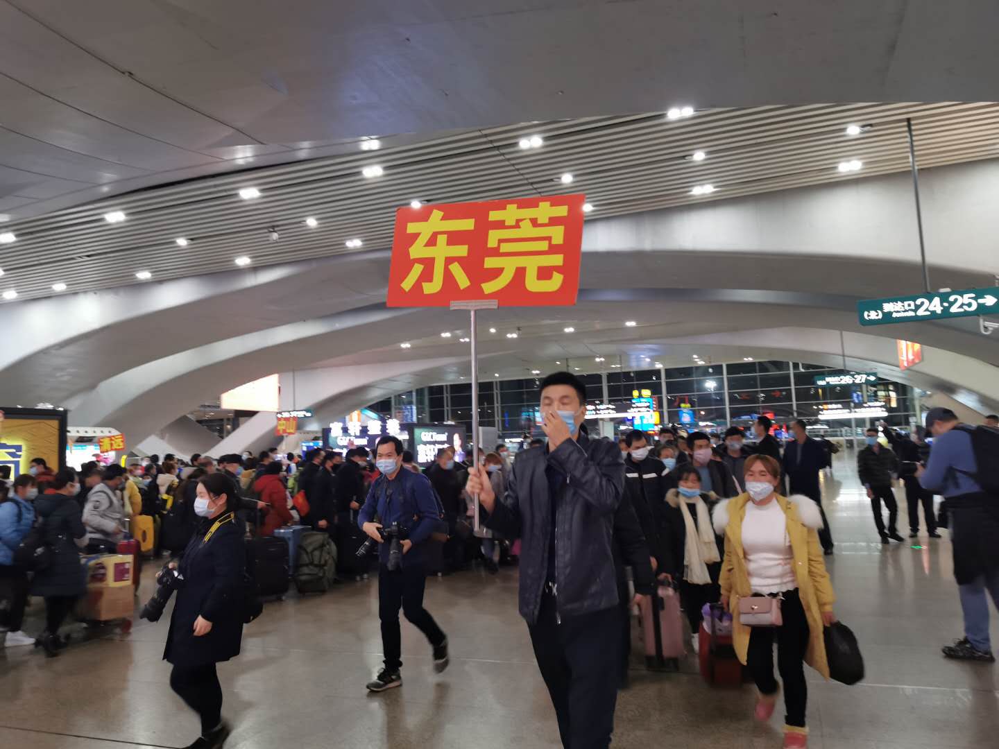 成都新闻抗击肺炎疫情视频,成都疫情防控情况今日头条