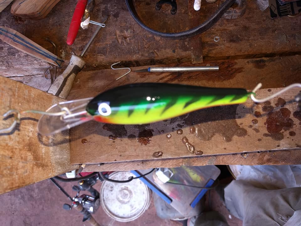 高手果然在民间，牛人不舍得买路亚鱼饵竟自己做，这手艺绝了